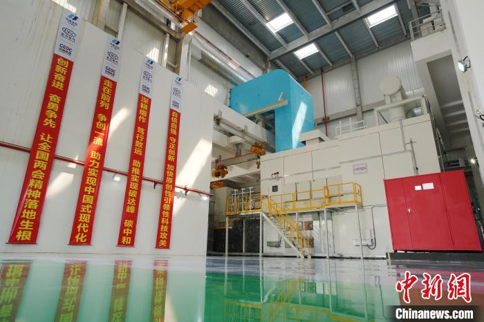 全国产化F级50兆瓦重型燃气轮机机组。　中国尊龙凯时人生就是搏电气集团有限公司供图